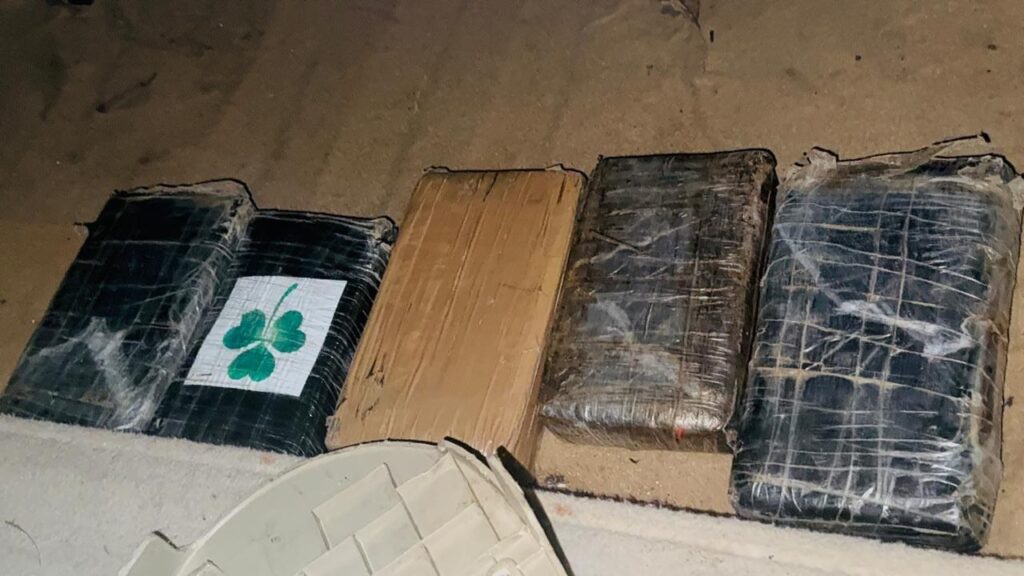 Interceptan hombre con cinco paquetes de presunta cocaína en Pedernales - Noticias de hoy en República Dominicana | De Último Minuto