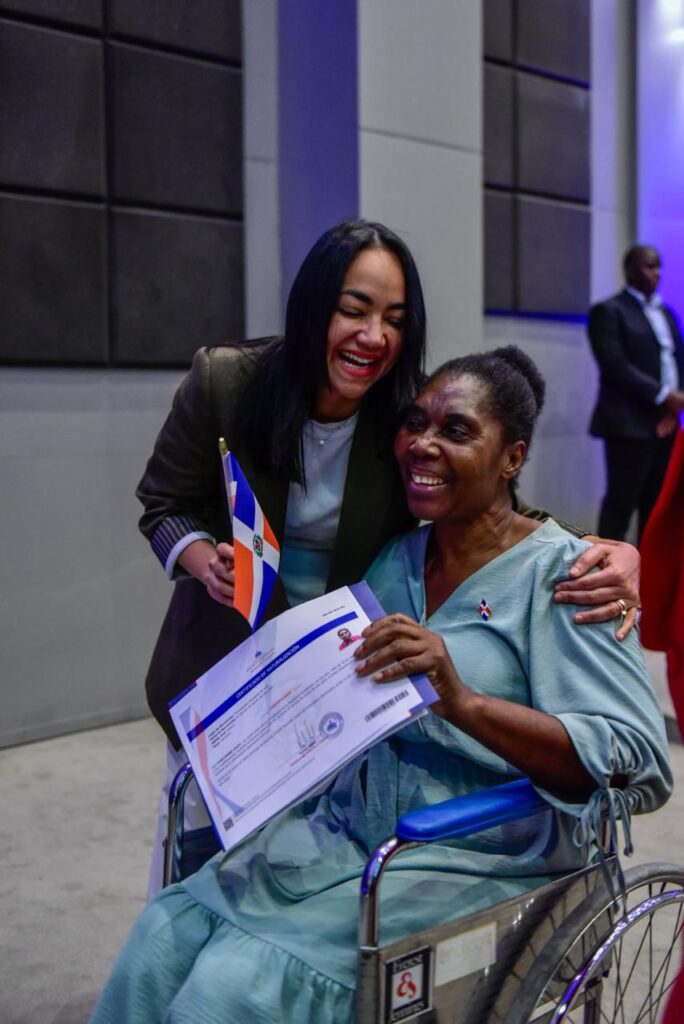 Juramentan a 149 de extranjeros que asumen nacionalidad dominicana | 2 | Juramentan a 149 de extranjeros que asumen nacionalidad dominicana - Noticias de hoy en República Dominicana | De Último Minuto