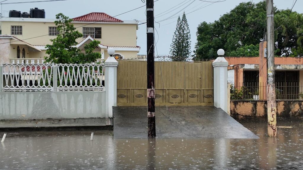 Lluvias causan inundaciones urbanas en el gran Santo Domingo | 2 | Lluvias causan inundaciones urbanas en el gran Santo Domingo - Noticias de hoy en República Dominicana | De Último Minuto