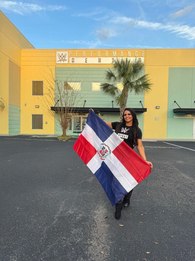 Luchadora dominicana firma con la WWE y da un paso histórico en su carrera - Noticias de hoy en República Dominicana | De Último Minuto