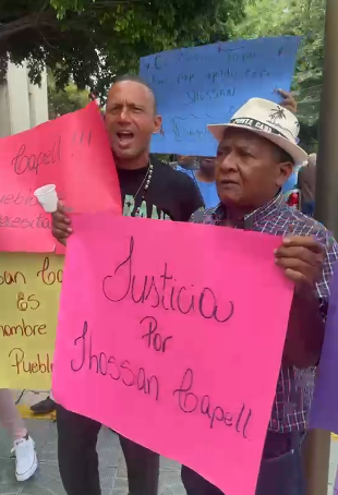 Personas se concentran frente al Palacio de Justicia en apoyo a Jhossan Capell y exigen su libertad | 2 | Personas se concentran frente al Palacio de Justicia en apoyo a Jhossan Capell y exigen su libertad