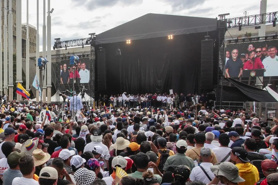 Petro invita a los colombianos a apoyar con su firma la convocatoria a una asamblea constituyente | 2 | Petro invita a los colombianos a apoyar con su firma la convocatoria a una asamblea constituyente