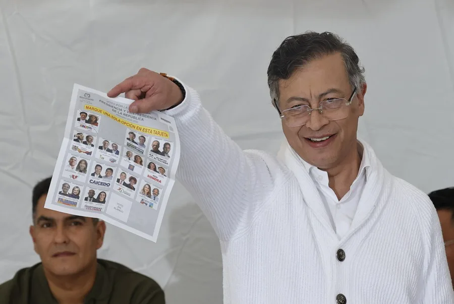 Petro vota en las elecciones en las que se escogerá a su sucesor para el periodo 2026-2030 - Noticias de hoy en República Dominicana | De Último Minuto