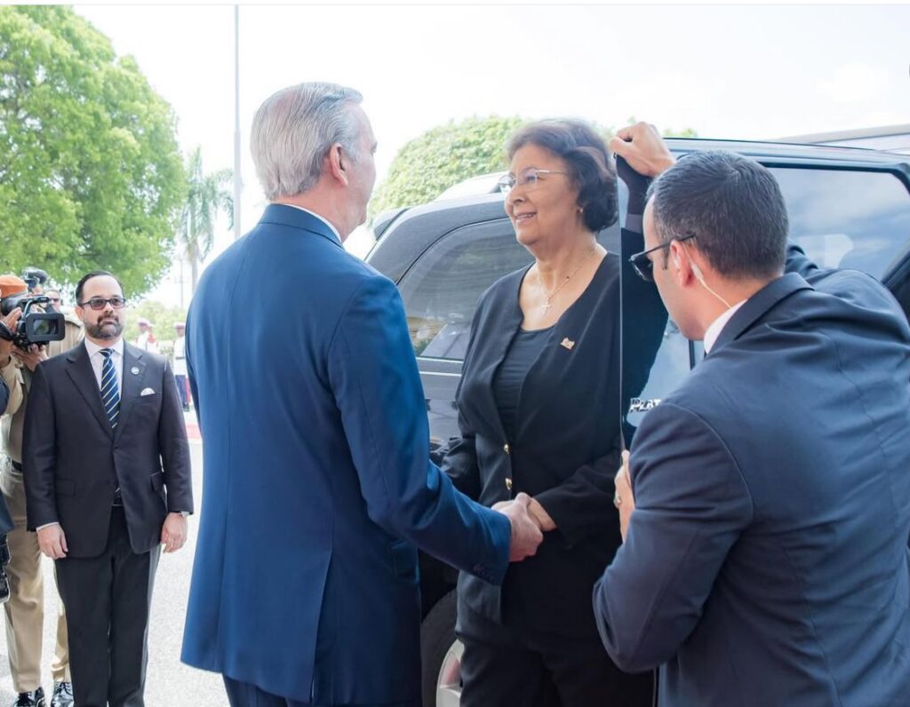 Presidente Abinader recibe a su homóloga de Surinam en visita oficial para fortalecer la cooperación bilateral - Noticias de hoy en República Dominicana | De Último Minuto