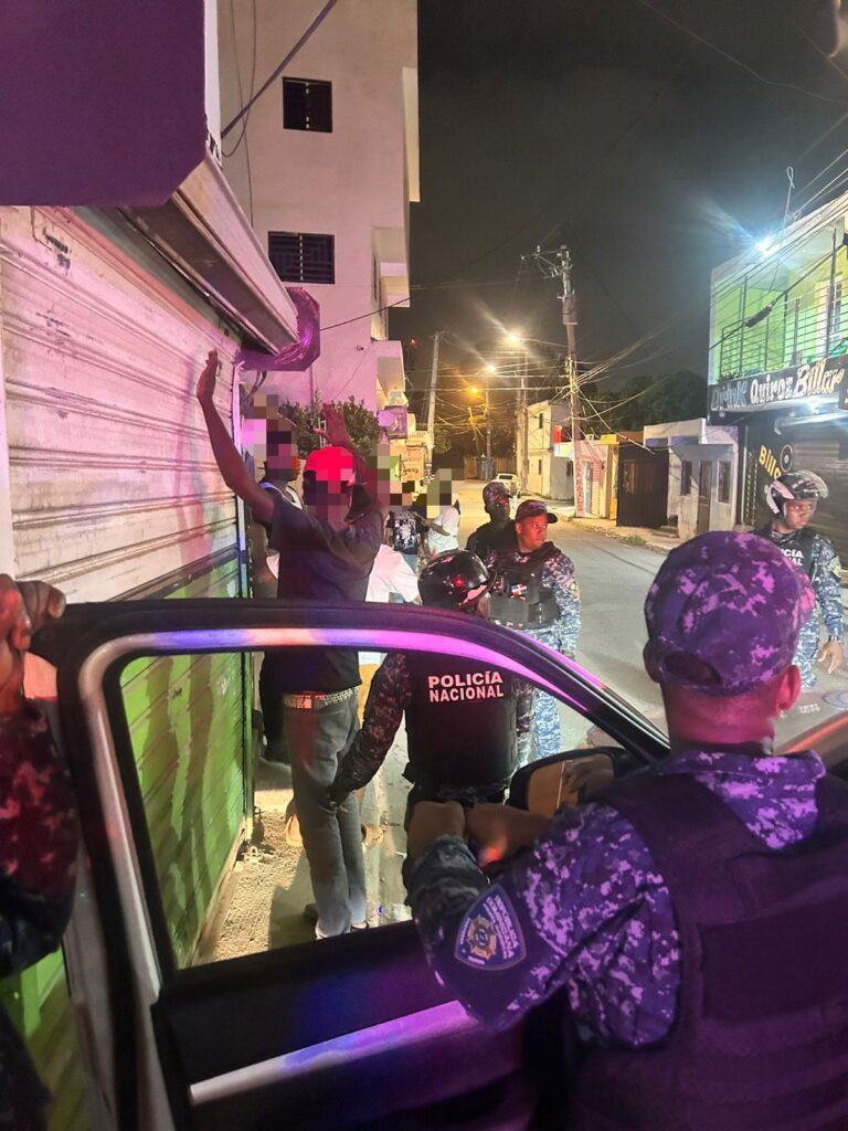 PN ocupa armas ilegales, recupera motocicletas robadas y ejecuta órdenes de arresto en SDN | 3 | PN ocupa armas ilegales, recupera motocicletas robadas y ejecuta órdenes de arresto en SDN - Noticias de hoy en República Dominicana | De Último Minuto
