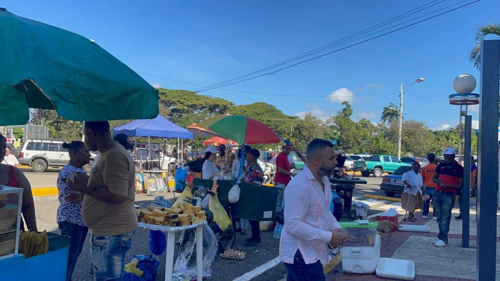Corpus Christi congrega a miles de fieles y dispara las ventas de comerciantes informales en Santiago - Noticias de hoy en República Dominicana | De Último Minuto