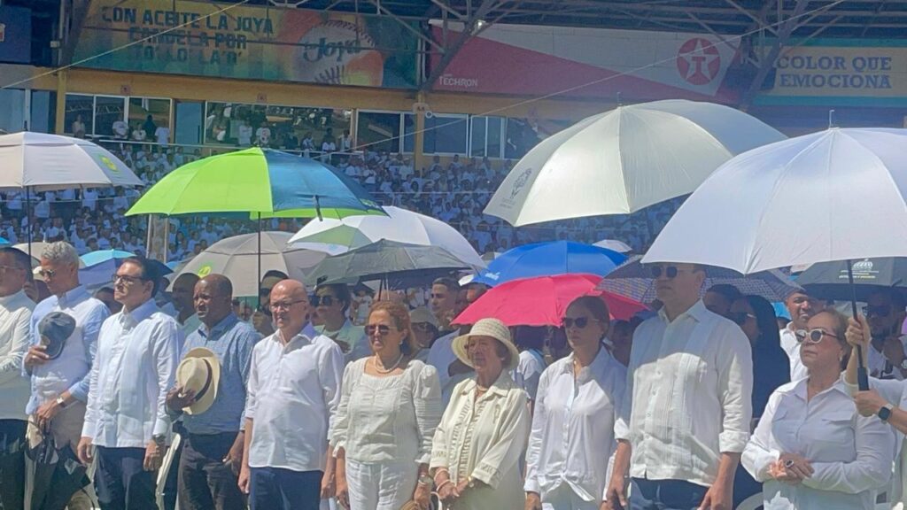Miles de católicos claman por paz, unidad y esperanza durante multitudinaria celebración de Corpus Christi en Santiago - Noticias de hoy en República Dominicana | De Último Minuto