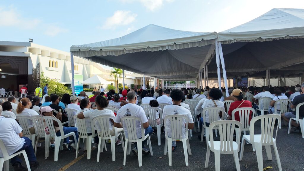 Cientos de fieles se congregan en celebración de Corpus Christi encabezada por monseñor Carlos Tomás Morel Diplán - Noticias de hoy en República Dominicana | De Último Minuto