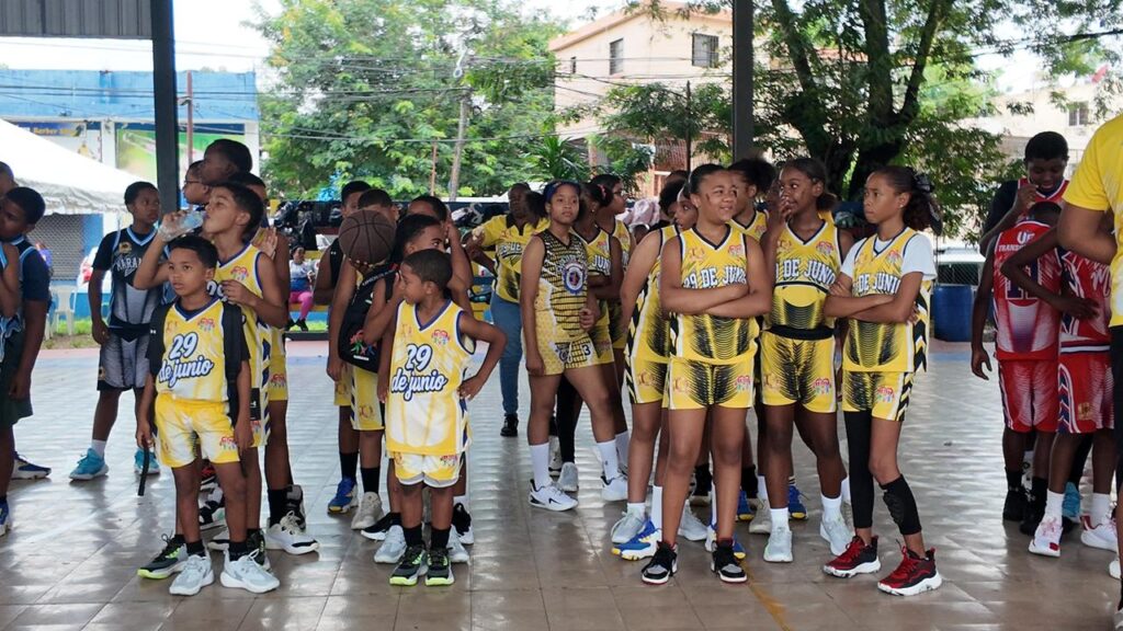 Fundación Los Mina Unidos X Siempre reafirma compromiso con la juventud en su décimo aniversario | 2 | Fundación Los Mina Unidos X Siempre reafirma compromiso con la juventud en su décimo aniversario - Noticias de hoy en República Dominicana | De Último Minuto