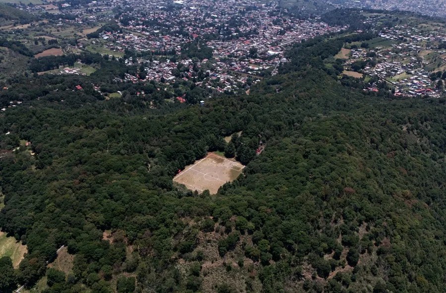 La cancha de fútbol que resiste dentro de un antiguo volcán en el sur de Ciudad de México | 2 | La cancha de fútbol que resiste dentro de un antiguo volcán en el sur de Ciudad de México - Noticias de hoy en República Dominicana | De Último Minuto
