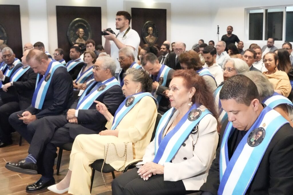 Instituto Duartiano juramenta nuevos miembros de honor y reafirma defensa de los símbolos patrios - Noticias de hoy en República Dominicana | De Último Minuto