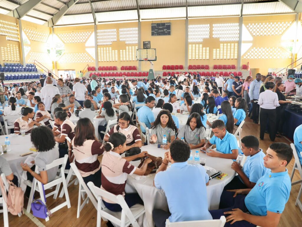 Presidente Abinader dispone que el Mescyt evalúe desde quinto de bachillerato las solicitudes de becas | 2 | Presidente Abinader dispone que el Mescyt evalúe desde quinto de bachillerato las solicitudes de becas - Noticias de hoy en República Dominicana | De Último Minuto