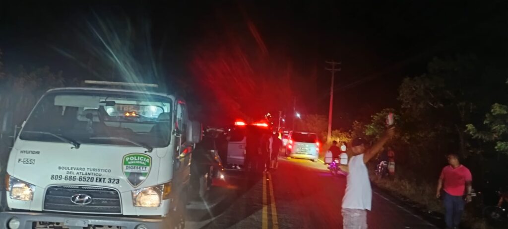 Dos franceses mueren y cinco resultan heridos en accidente en El Catey | 7 | Dos franceses mueren y cinco resultan heridos en accidente en El Catey - Noticias de hoy en República Dominicana | De Último Minuto