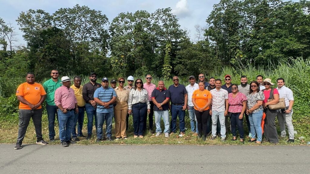 Gobernadora Adela Tejada y el CODIA inspeccionan terreno para nueva sede de la Defensa Civil en Bonao | 2 | Gobernadora Adela Tejada y el CODIA inspeccionan terreno para nueva sede de la Defensa Civil en Bonao - Noticias de hoy en República Dominicana | De Último Minuto
