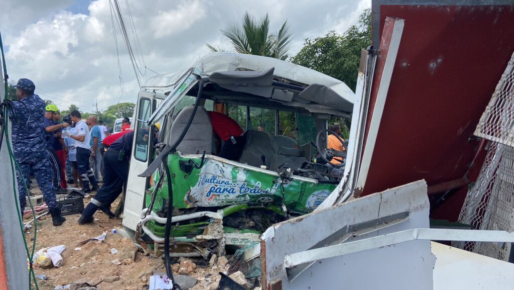 Fallece colaboradora de Supérate tras accidente de tránsito en carretera Hato Mayor -San Pedro de Macorís | 4 | Fallece colaboradora de Supérate tras accidente de tránsito en carretera Hato Mayor -San Pedro de Macorís - Noticias de hoy en República Dominicana | De Último Minuto