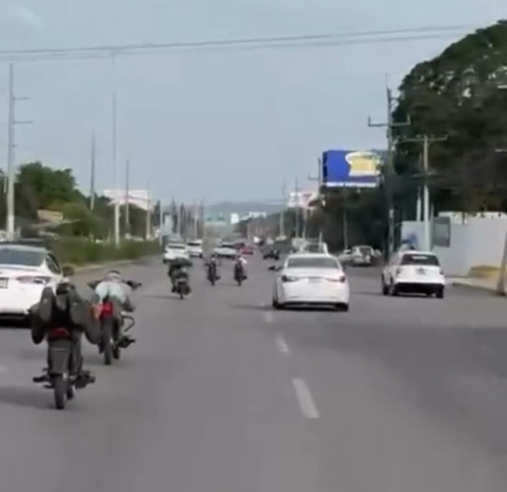 Carreras clandestinas desafían a las autoridades y vuelven a sembrar peligro en la autopista Duarte de Santiago | 2 | Carreras clandestinas desafían a las autoridades y vuelven a sembrar peligro en la autopista Duarte de Santiago - Noticias de hoy en República Dominicana | De Último Minuto