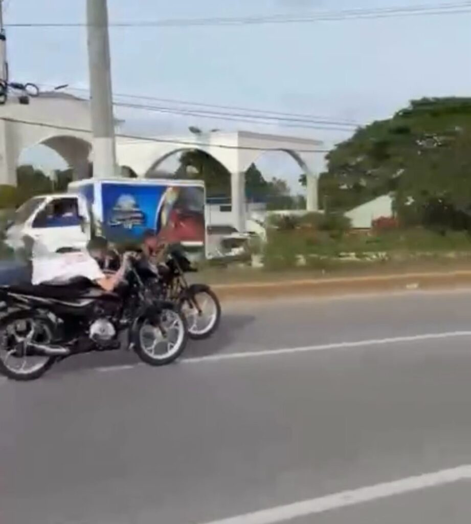 Carreras clandestinas desafían a las autoridades y vuelven a sembrar peligro en la autopista Duarte de Santiago | 3 | Carreras clandestinas desafían a las autoridades y vuelven a sembrar peligro en la autopista Duarte de Santiago - Noticias de hoy en República Dominicana | De Último Minuto
