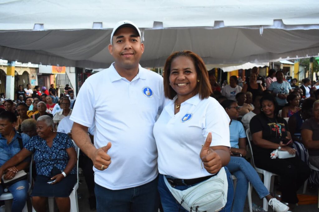 Madres participan en celebración organizada por vicealcalde Freilin Urbáez en San Luis | 2 | Madres participan en celebración organizada por vicealcalde Freilin Urbáez en San Luis - Noticias de hoy en República Dominicana | De Último Minuto
