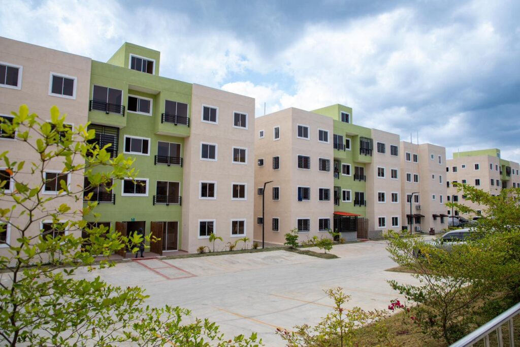 Banreservas financia 700 viviendas del residencial San José entregadas por Abinader - Noticias de hoy en República Dominicana | De Último Minuto