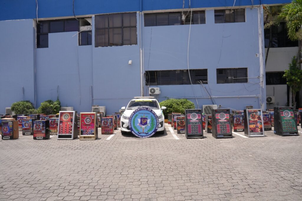 DINTEL y Ministerio Público ocupan 87 máquinas tragamonedas que operaban ilegalmente - Noticias de hoy en República Dominicana | De Último Minuto