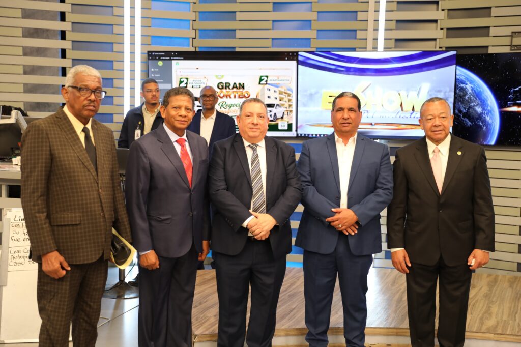 COOPNAMA celebra el Día del Maestro con la entrega de dos apartamentos y dos vehículos a sus asociados | 3 | COOPNAMA celebra el Día del Maestro con la entrega de dos apartamentos y dos vehículos a sus asociados - Noticias de hoy en República Dominicana | De Último Minuto
