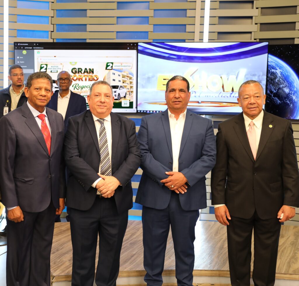 COOPNAMA celebra el Día del Maestro con la entrega de dos apartamentos y dos vehículos a sus asociados | 2 | COOPNAMA celebra el Día del Maestro con la entrega de dos apartamentos y dos vehículos a sus asociados - Noticias de hoy en República Dominicana | De Último Minuto