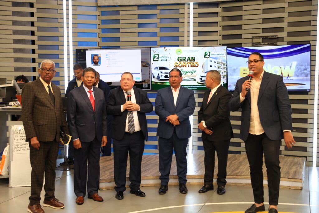 COOPNAMA celebra el Día del Maestro con la entrega de dos apartamentos y dos vehículos a sus asociados | 4 | COOPNAMA celebra el Día del Maestro con la entrega de dos apartamentos y dos vehículos a sus asociados - Noticias de hoy en República Dominicana | De Último Minuto