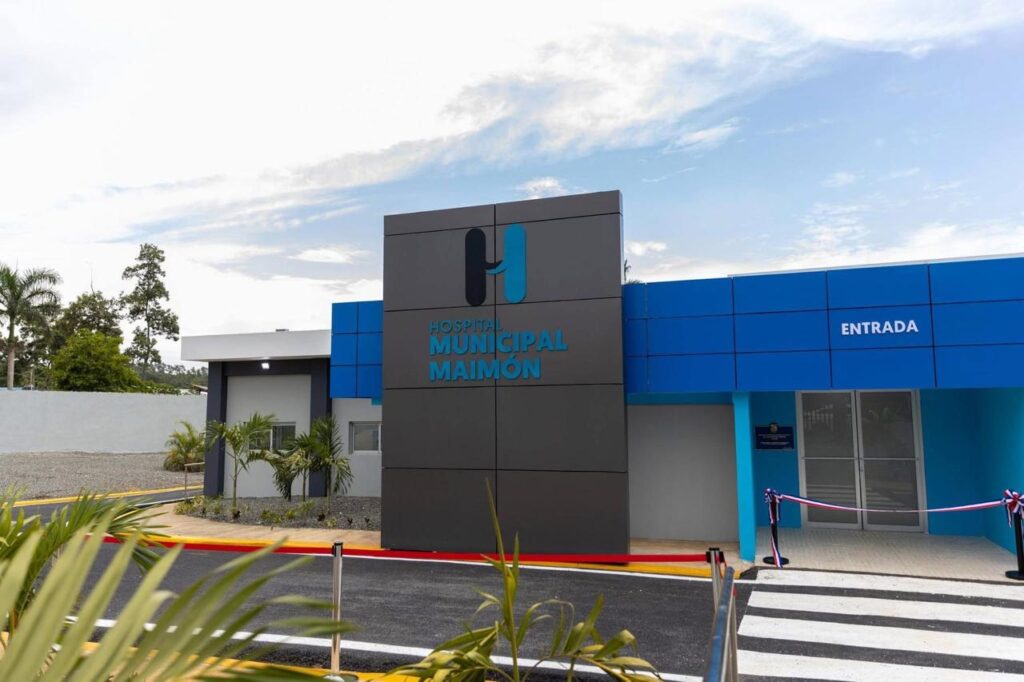 Abinader entrega renovado hospital de Maimón - Noticias de hoy en República Dominicana | De Último Minuto
