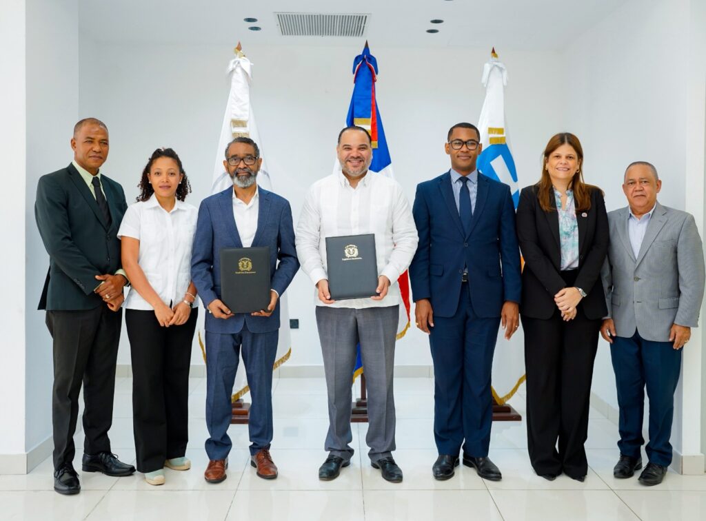 Defensor del Pueblo y Defensa Civil firman acuerdo para fortalecer protección de derechos humanos en emergencias - Noticias de hoy en República Dominicana | De Último Minuto