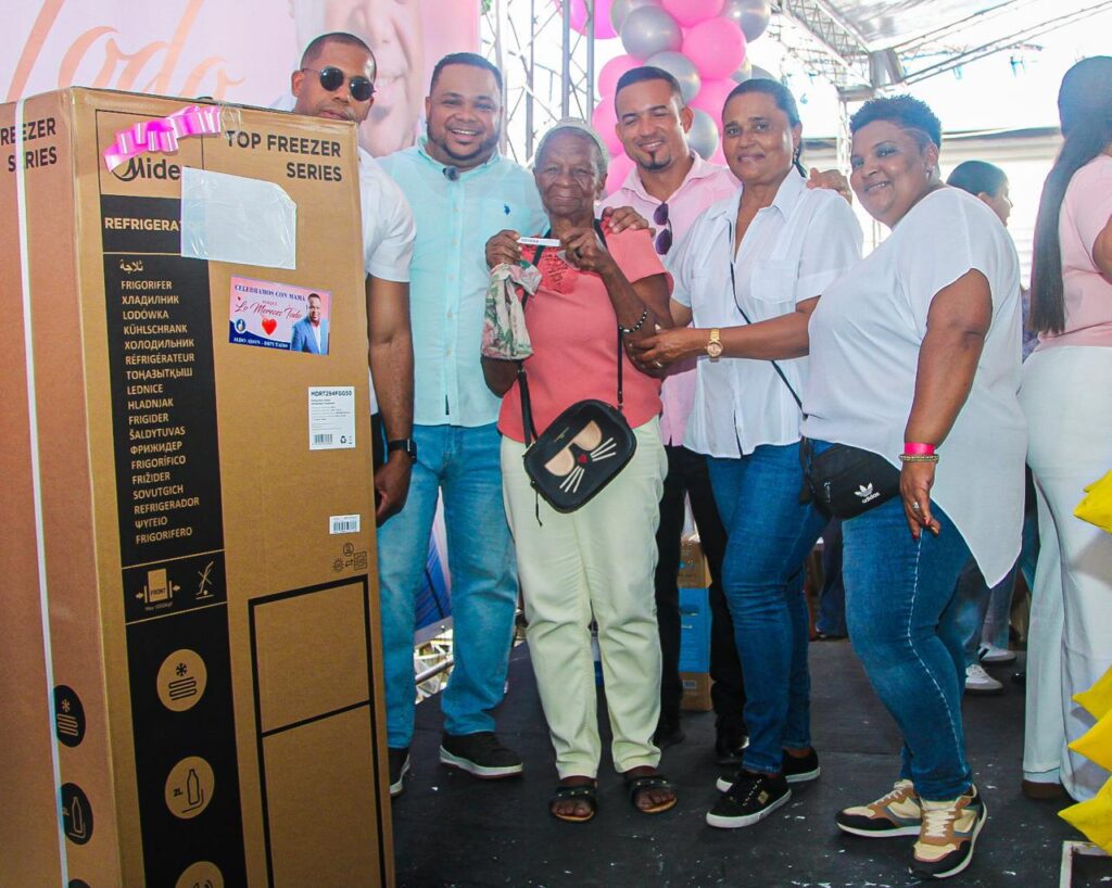 Diputado Adón celebra fiesta a las Madres de la Circunscripción 5 - Noticias de hoy en República Dominicana | De Último Minuto