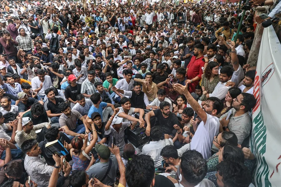 El Partido de las Cucarachas salta de internet a la calle en su primera protesta en India - Noticias de hoy en República Dominicana | De Último Minuto