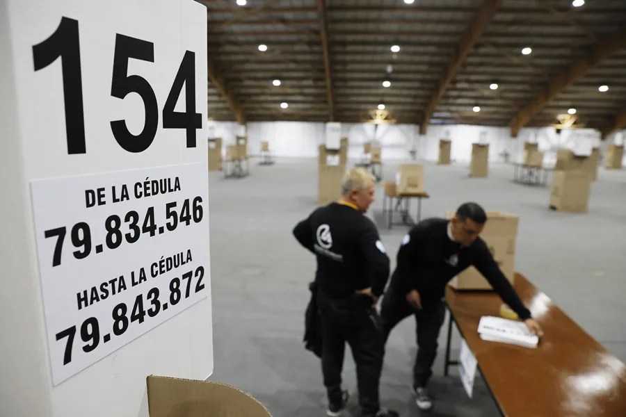 El escrutinio electoral en Colombia llega al 99,98 % y coincide con el conteo del domingo | 1 | Los colombianos, listos para ir a las urnas y votar por el sucesor del presidente Petro