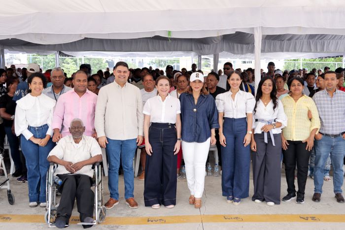 Entregan Bono de Emergencia a más de 1,400 familias afectadas por las lluvias en el Distrito Nacional | 1 | Entregan Bono de Emergencia a más de 1,400 familias afectadas por las lluvias en el Distrito Nacional - Noticias de hoy en República Dominicana | De Último Minuto