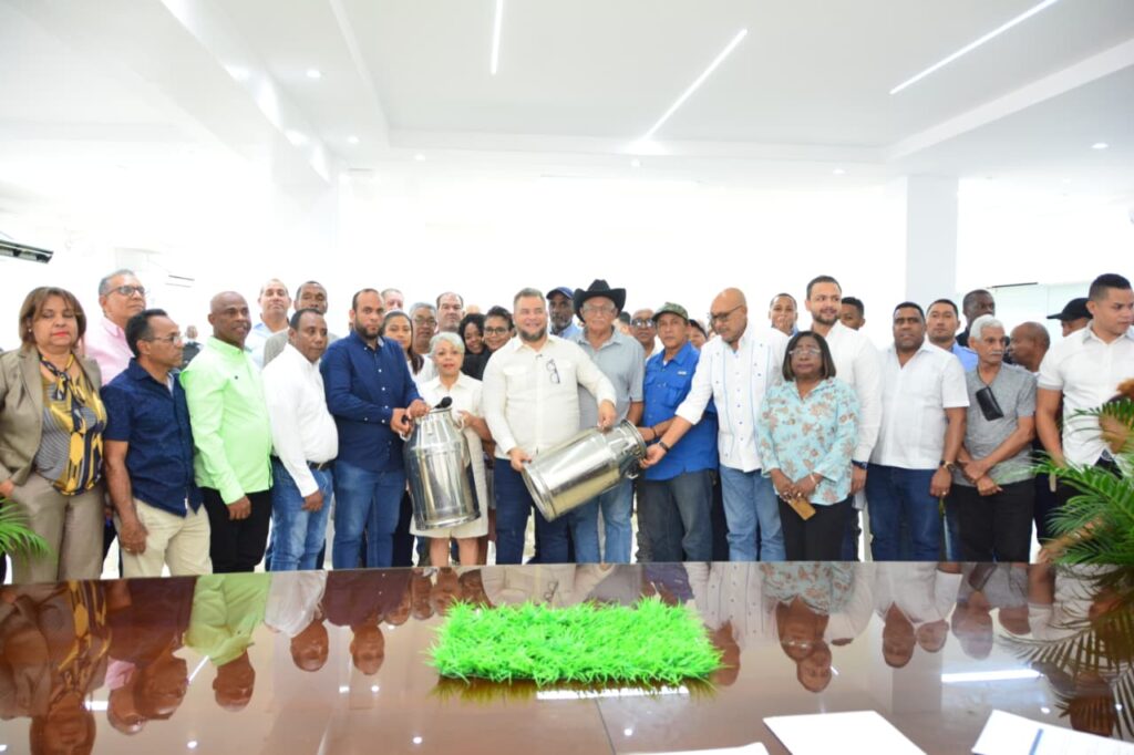 FEDA impulsa la ganadería sustentable con programa que beneficia a 2,500 productores - Noticias de hoy en República Dominicana | De Último Minuto