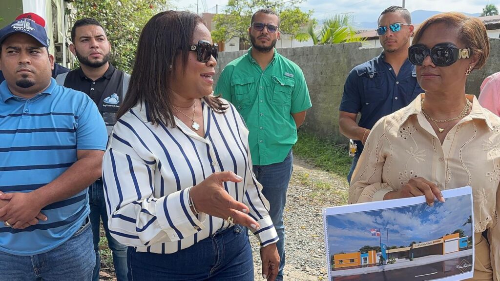 Gobernadora Adela Tejada y el CODIA inspeccionan terreno para nueva sede de la Defensa Civil en Bonao | 1 | Gobernadora Adela Tejada y el CODIA inspeccionan terreno para nueva sede de la Defensa Civil en Bonao - Noticias de hoy en República Dominicana | De Último Minuto