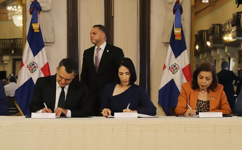 Instituciones renuevan alianza para garantizar registros de nacimiento de menores de edad - Noticias de hoy en República Dominicana | De Último Minuto