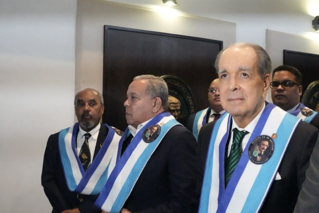 Instituto Duartiano juramenta nuevos miembros de honor y reafirma defensa de los símbolos patrios - Noticias de hoy en República Dominicana | De Último Minuto