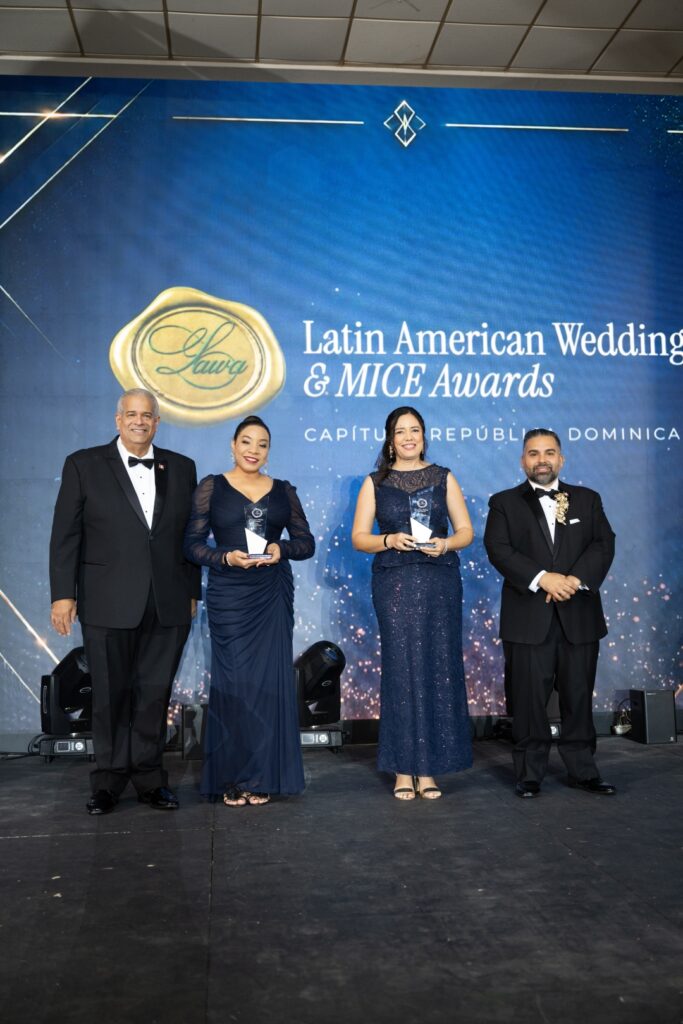 Julissa Villar es reconocida como Mejor Oficiante de Ceremonias Simbólicas de RD en los Premios LAWA 2026 - Noticias de hoy en República Dominicana | De Último Minuto