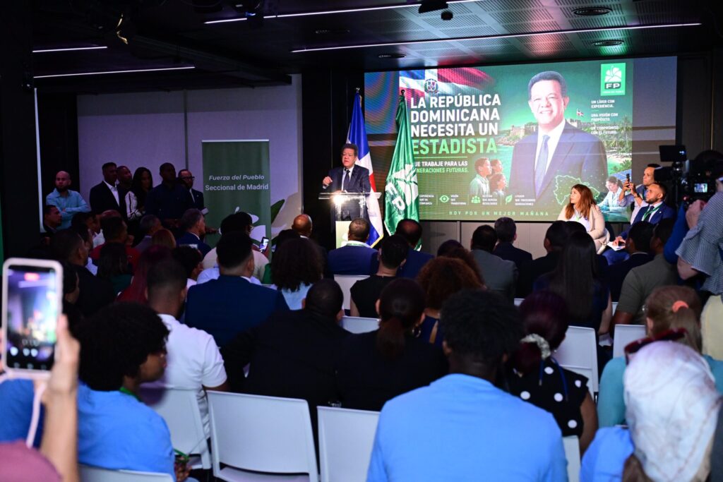 Leonel juramenta dirigentes del PRM, PLD y PED en masivo acto en Madrid | 6 | Leonel juramenta dirigentes del PRM, PLD y PED en masivo acto en Madrid - Noticias de hoy en República Dominicana | De Último Minuto