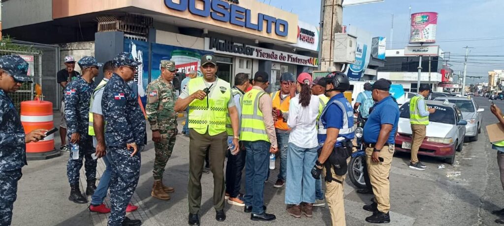 Operativo conjunto fortalece la seguridad vial y el cumplimiento de la Ley de Tránsito en La Vega | 1 | Operativo conjunto fortalece la seguridad vial y el cumplimiento de la Ley de Tránsito en La Vega - Noticias de hoy en República Dominicana | De Último Minuto