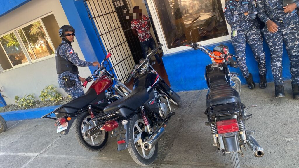 PN ocupa armas ilegales, recupera motocicletas robadas y ejecuta órdenes de arresto en SDN | 2 | PN ocupa armas ilegales, recupera motocicletas robadas y ejecuta órdenes de arresto en SDN - Noticias de hoy en República Dominicana | De Último Minuto