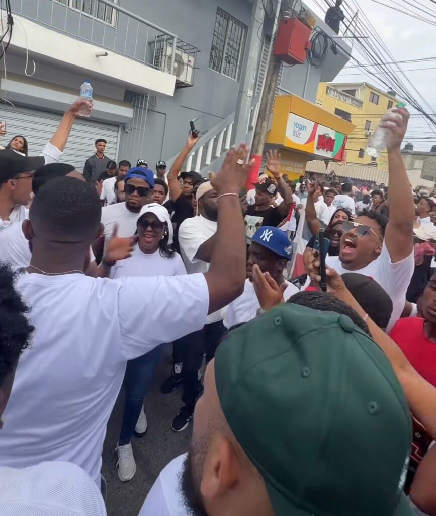 Cientos marchan por las calles de Herrera exigiendo justicia por la muerte de Darlin Mercado | 2 | Cientos marchan por las calles de Herrera exigiendo justicia por la muerte de Darlin Mercado - Noticias de hoy en República Dominicana | De Último Minuto