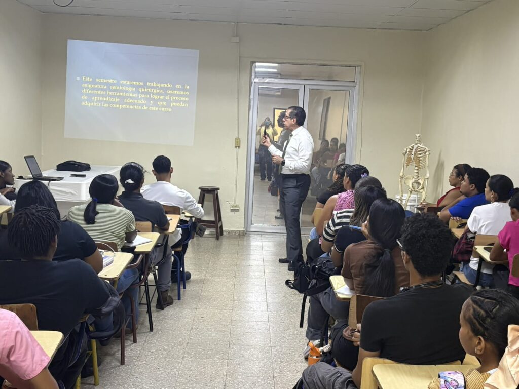 Rector Jorge Asjana David reafirma su compromiso con la docencia universitaria