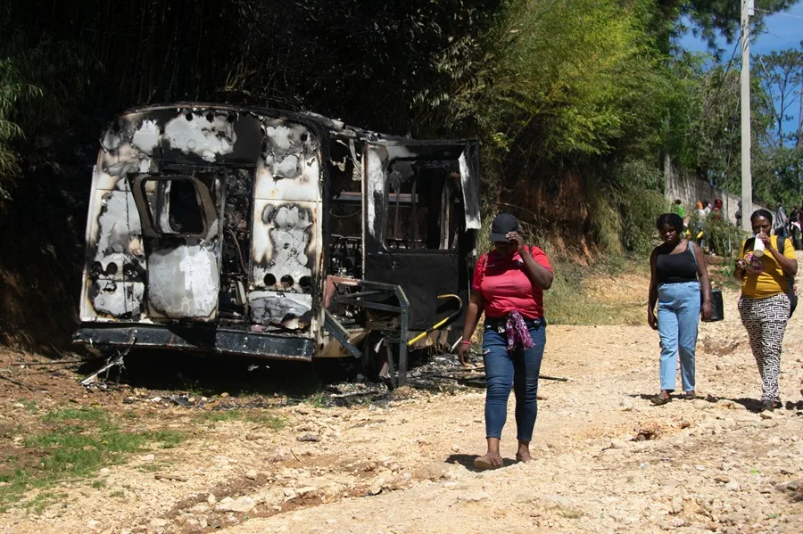 Haití: jefe de banda amenaza con matar a más de 60 rehenes tras masacre de 47 personas