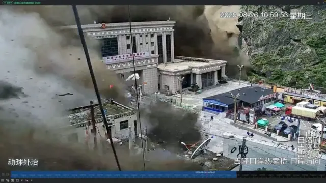 Captura de un video grabado por una cámara de seguridad.