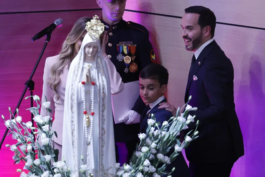 Juez ordena a De la Espriella disculparse por vulnerar la neutralidad religiosa en su investidura