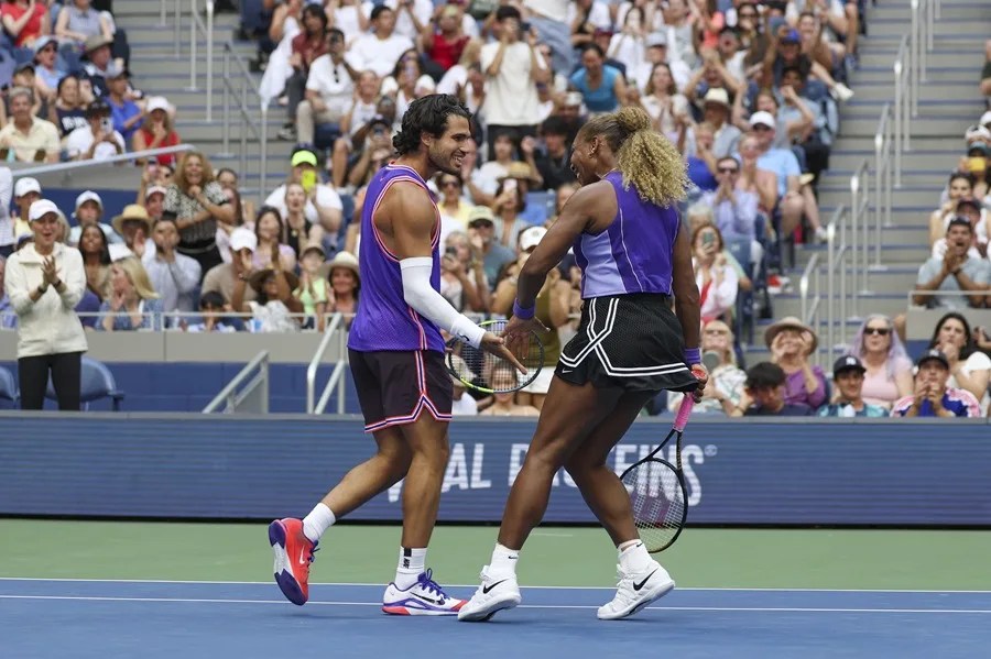 Carlos Alcaraz y Serena Williams se topan con Flavio Cobolli y Belinda Bencic y se despiden del dobles mixto