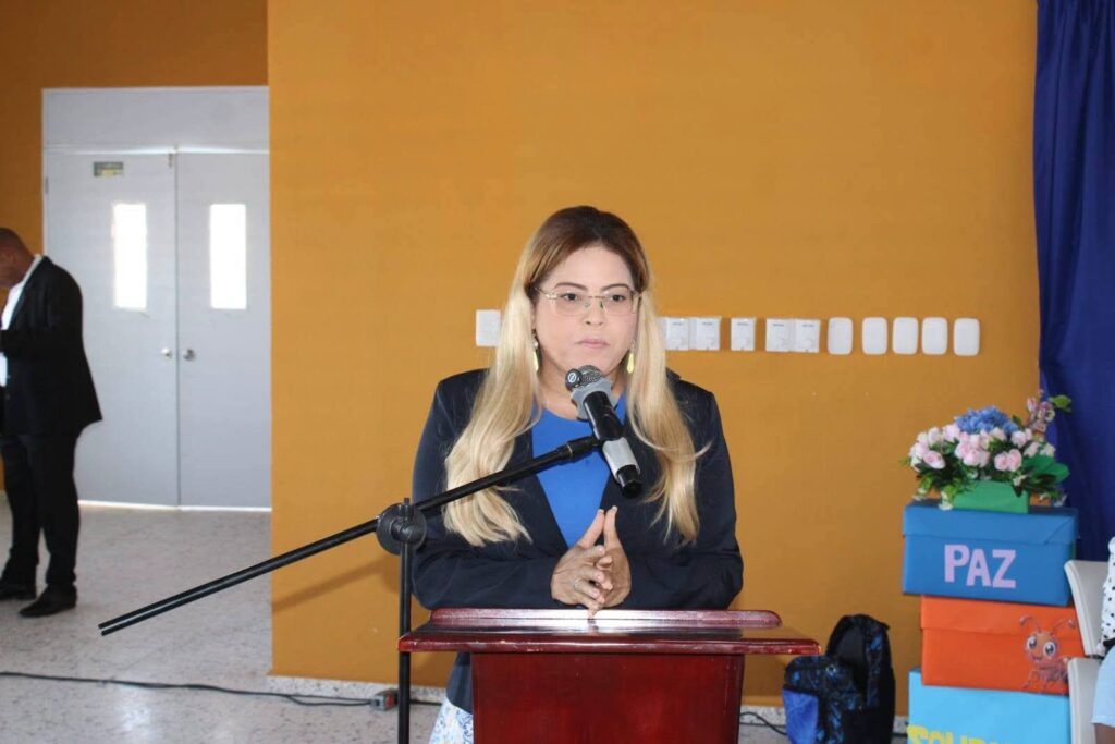 Diputada de Azua participa en apertura del año escolar 2026-2027