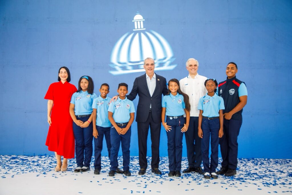 Abinader abre año escolar con llamado a elevar la calidad de los aprendizajes
