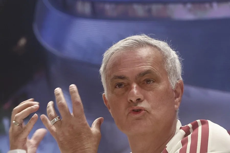 El entrenador del Real Madrid, José Mourinho durante la rueda de prensa tras el entrenamiento del equipo en Valdebebas
